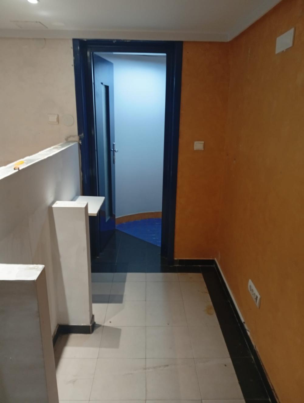 Slika 4 - Prometna ulica u blizini centra i Čaira,  Lokal na prodaju, 70m2, 150.000€